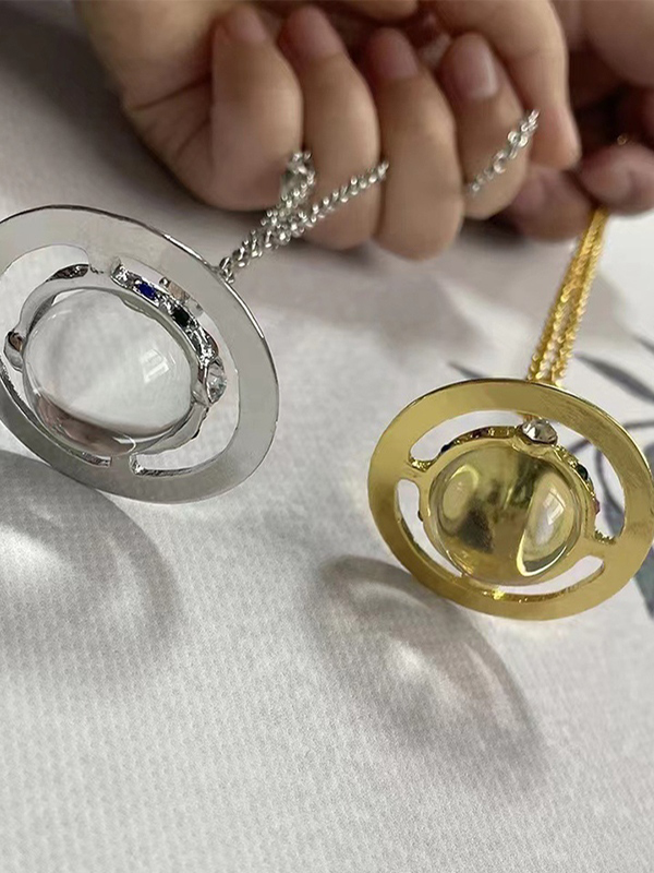 Collar con colgante de planeta con diamantes de imitación-1